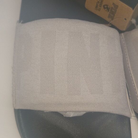 VS PINK Seamless Slides  - Picture 2 of 3